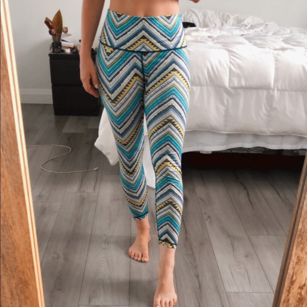 Pattern Aerie Chill Play Move Leggings